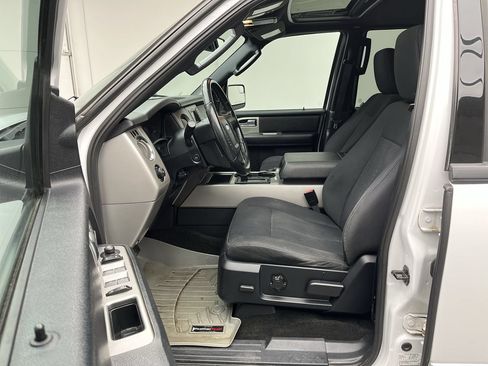 Used 2017 Ford Expedition XLT AWD/4WD image 3