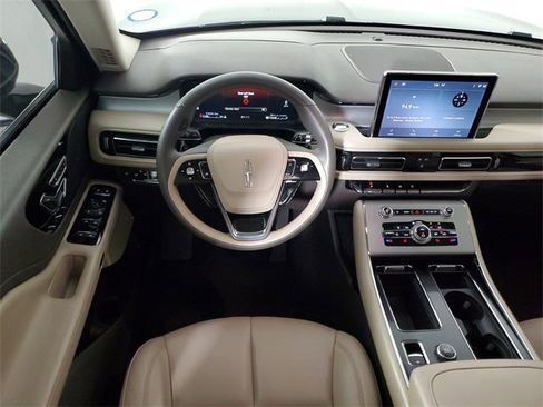 Used 2023 Lincoln Aviator 2WD image 17