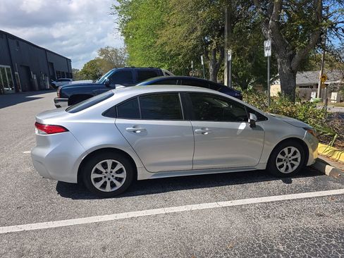 Used 2020 Toyota Corolla LE image 3