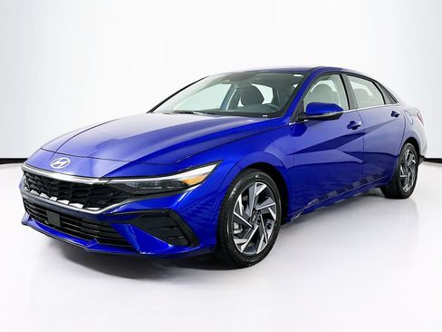 Used 2025 Hyundai Elantra Limited FWD image 1