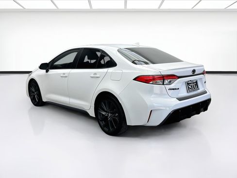 Used 2023 Toyota Corolla SE w/ SE Premium Package FWD image 6