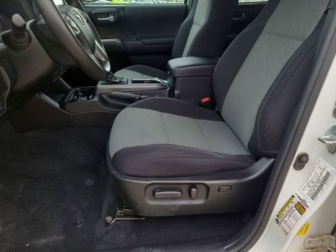 Used 2021 Toyota Tacoma TRD Off-Road image 15