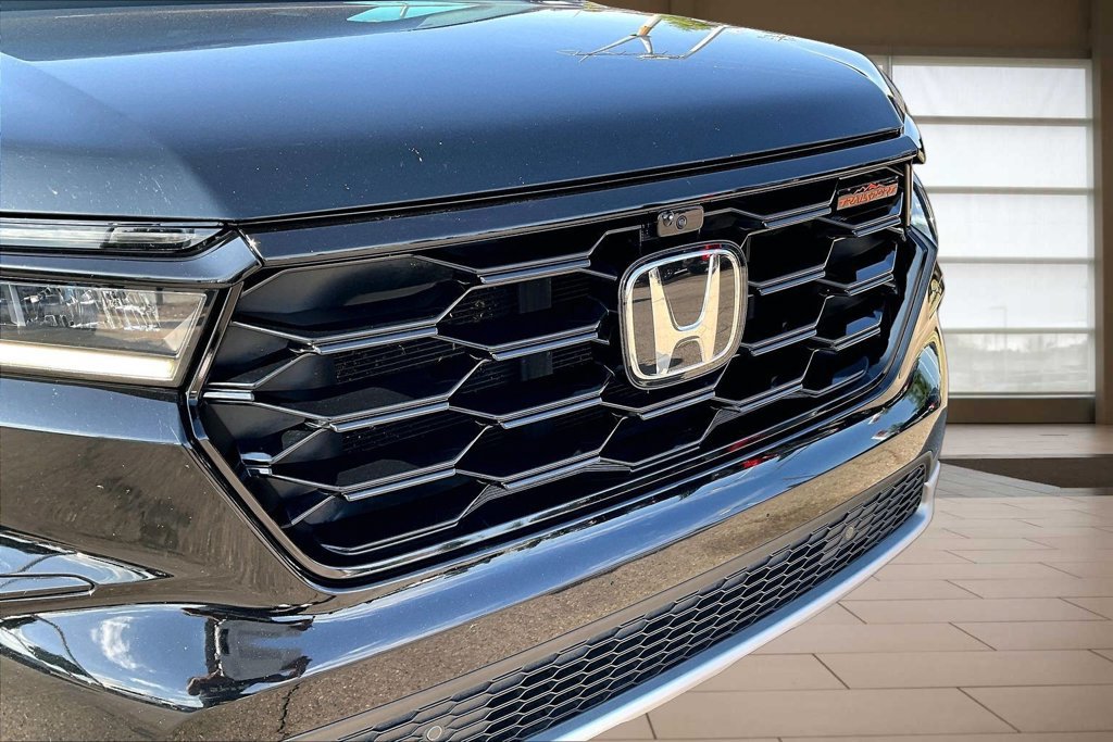 Used 2025 Honda Pilot TrailSport image 27