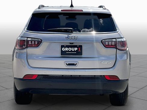 Used 2019 Jeep Compass Latitude w/ Cold Weather Group FWD image 5