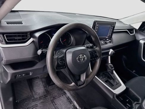 Used 2022 Toyota RAV4 LE FWD image 9