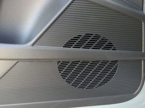 New 2026 Volkswagen Taos SE image 18