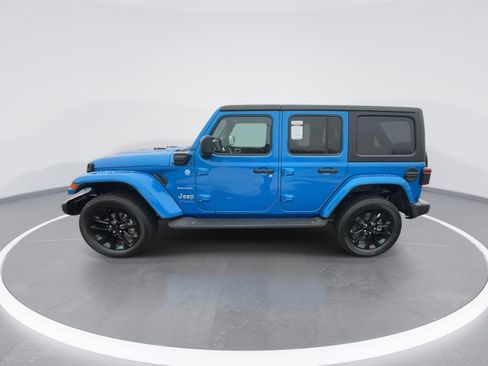 Used 2022 Jeep Wrangler Unlimited Sahara w/ Cold Weather Group image 5