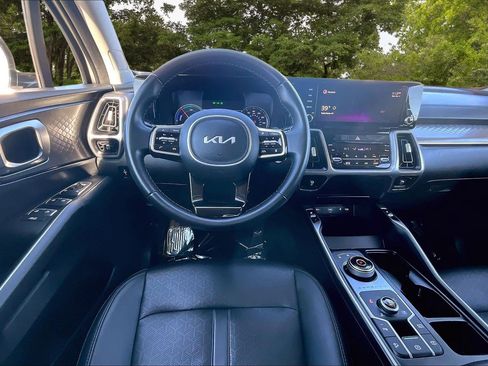 Used 2022 Kia Sorento EX w/ Panoramic Sunroof Package image 8