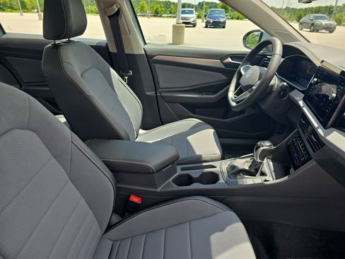 New 2025 Volkswagen Jetta SE image 10