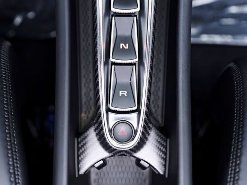 Used 2025 McLaren Artura Spider RWD image 37