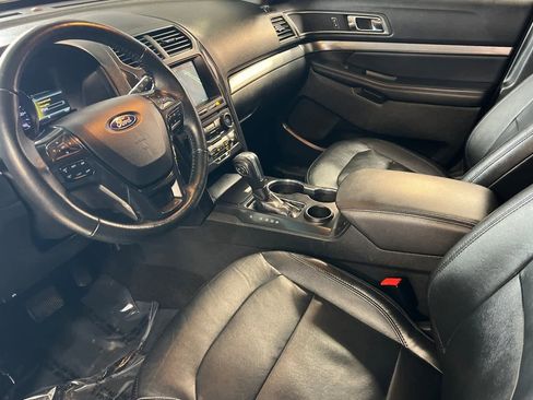 Used 2018 Ford Explorer XLT w/ Equipment Group 202A image 12