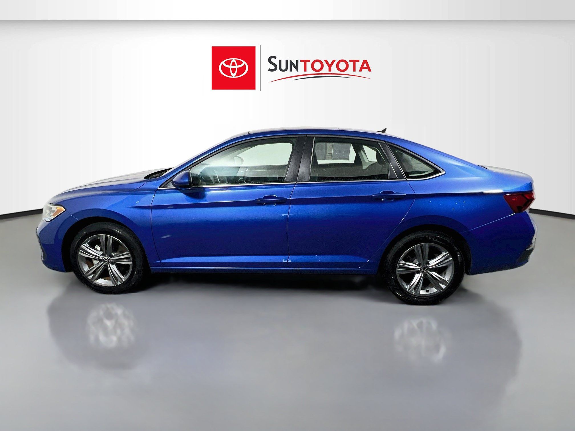 Used 2024 Volkswagen Jetta SE FWD image 7