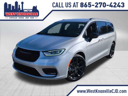 New 2026 Chrysler Pacifica Select