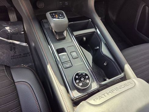 Used 2025 Nissan Pathfinder Rock Creek image 14