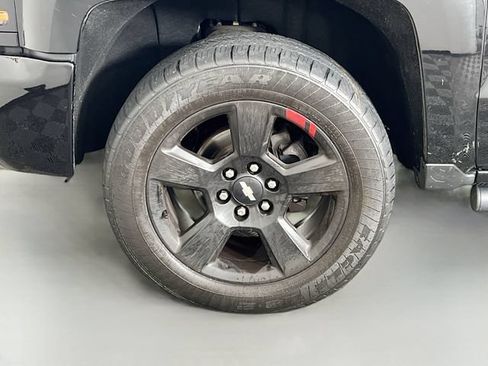 Used 2018 Chevrolet Silverado 1500 LT w/ Redline Edition AWD/4WD image 10