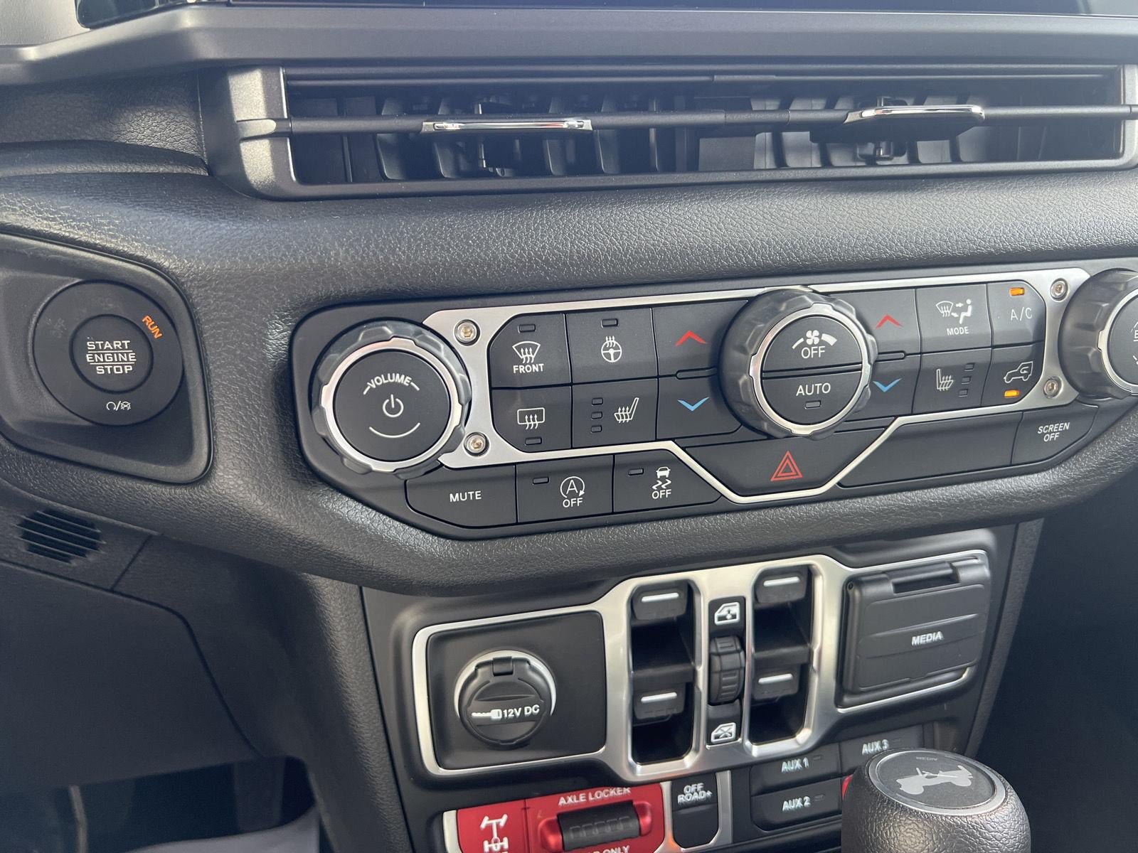 Used 2025 Jeep Wrangler Unlimited Sport AWD/4WD image 23