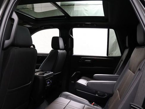 Used 2025 Chevrolet Tahoe High Country AWD/4WD image 14