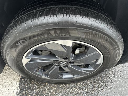 Used 2024 Nissan Rogue SV w/ SV Premium Package image 6