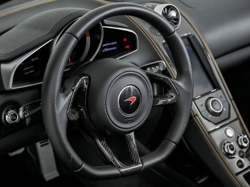 Used 2013 McLaren MP4-12C Spider RWD image 23