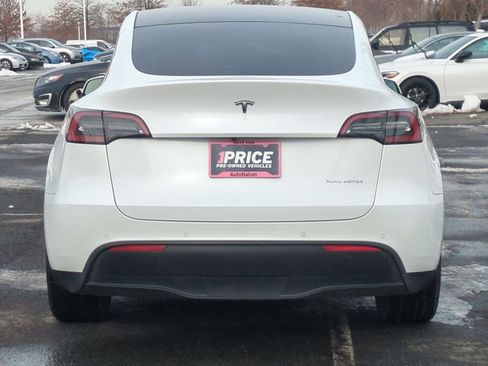 Used 2022 Tesla Model Y Long Range image 7