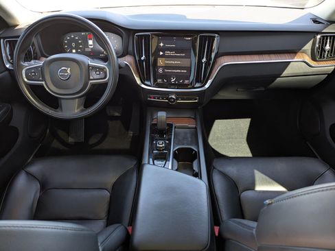 Used 2022 Volvo S60 B5 Momentum w/ Premium Package FWD image 31