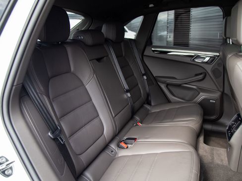 Certified 2026 Porsche Macan AWD/4WD image 25