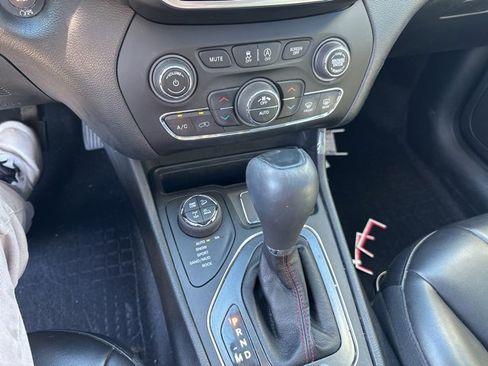 Used 2021 Jeep Cherokee Trailhawk w/ Sun, Sound & Nav Group image 17