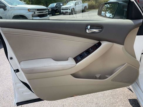 Used 2010 Nissan Altima 2.5 SL w/ SL Pkg FWD image 5