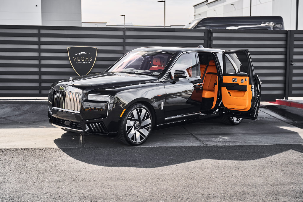 Used 2026 Rolls-Royce Cullinan w/ Cullinan Package AWD/4WD image 5