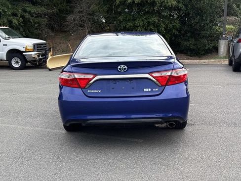 Used 2015 Toyota Camry SE w/ Moonroof Package FWD image 3