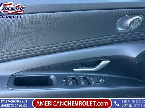 Used 2025 Hyundai Elantra SEL FWD image 11