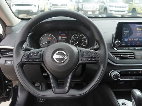 Used 2025 Nissan Altima 2.5 S image 23