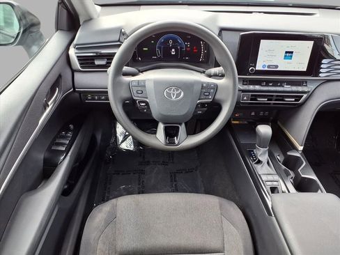 Used 2025 Toyota Camry Hybrid image 4