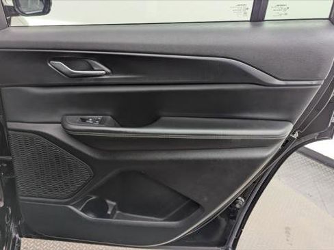 Used 2024 Jeep Grand Cherokee L Laredo image 23