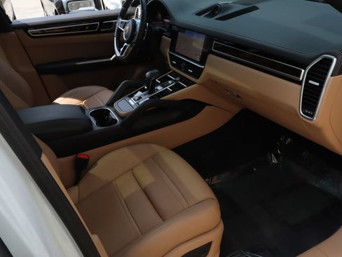 Used 2023 Porsche Cayenne AWD/4WD image 20
