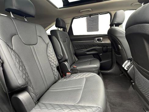 Used 2023 Kia Sorento SX AWD/4WD image 18