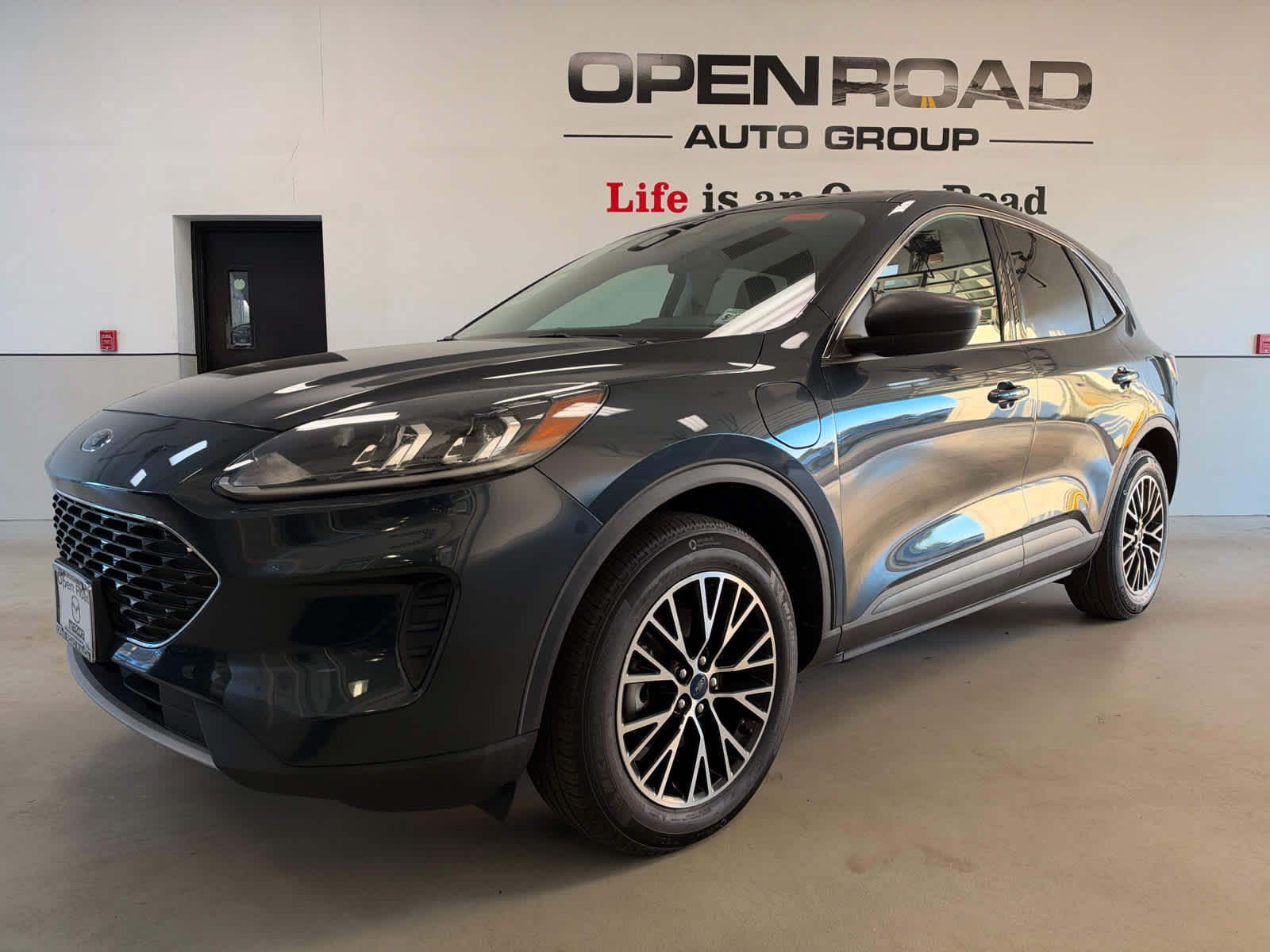 Used 2022 Ford Escape SE w/ Convenience Package FWD image 3