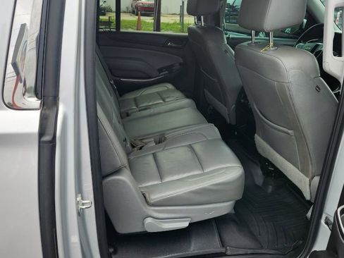Used 2018 Chevrolet Suburban LT RWD image 19