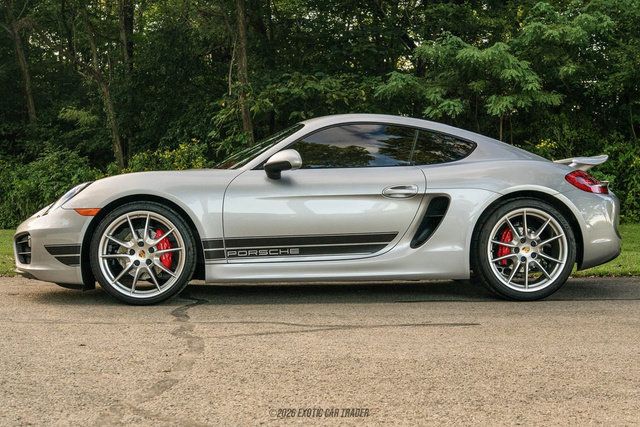 Used 2016 Porsche Cayman RWD image 3