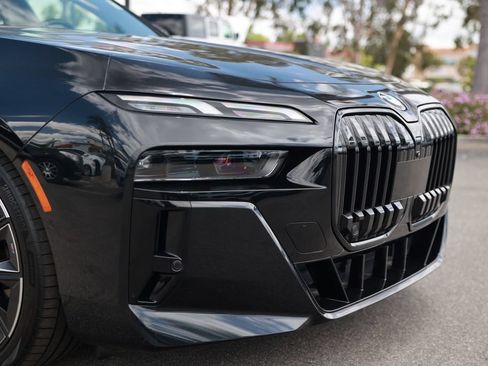 Used 2023 BMW 760i xDrive AWD/4WD image 7