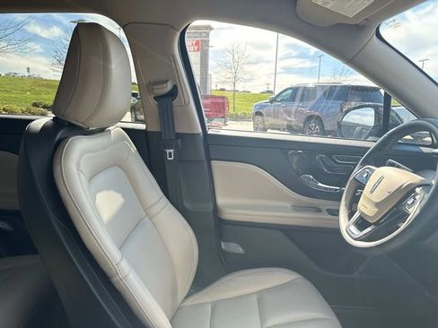 Used 2025 Lincoln Corsair Premiere image 15