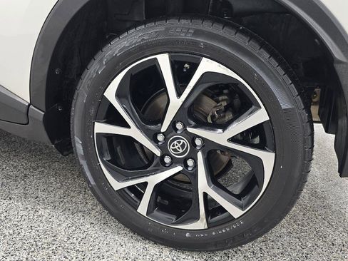 Used 2018 Toyota C-HR XLE image 33