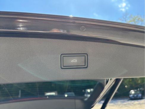 Used 2022 Volkswagen Tiguan SE R-Line FWD image 46