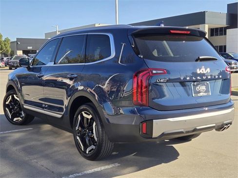 Certified 2025 Kia Telluride S image 4
