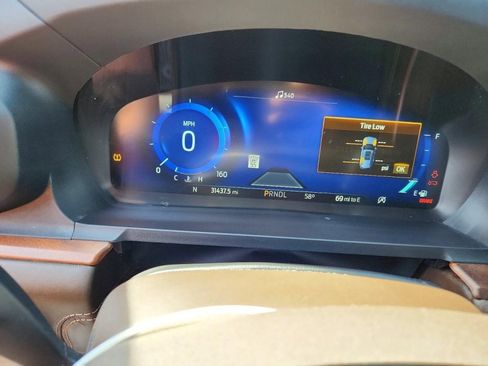 Used 2022 Ford Explorer King Ranch w/ Technology Package image 8