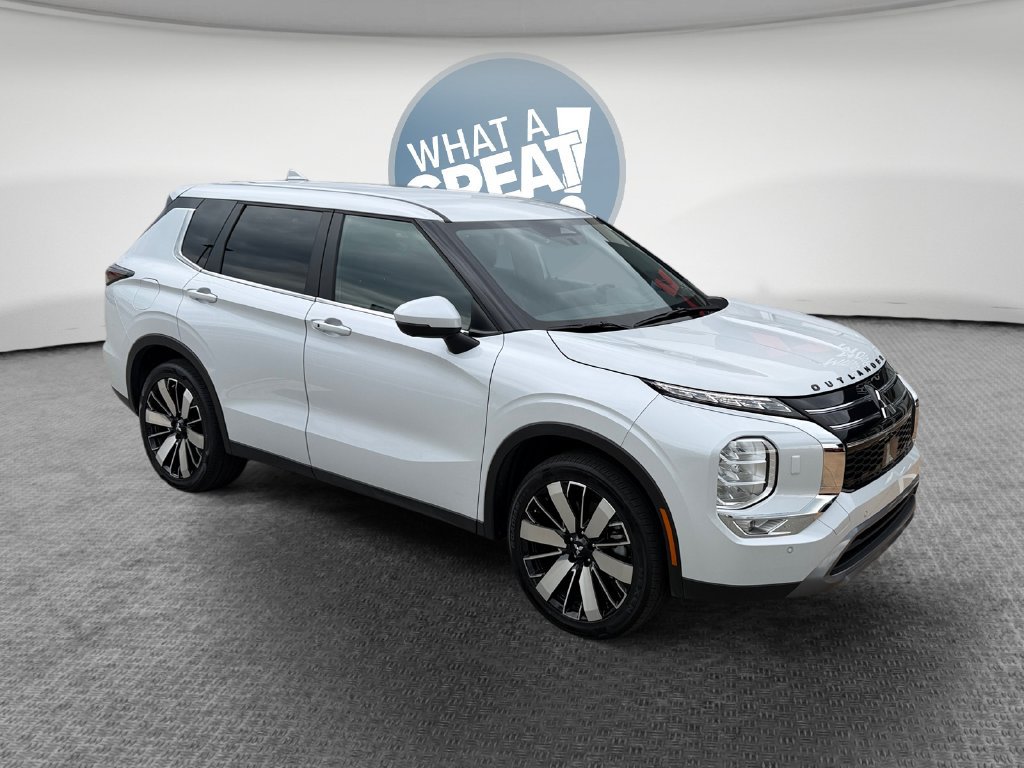 Used 2025 Mitsubishi Outlander SE AWD/4WD image 1