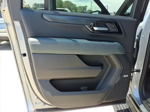 New 2026 GMC Yukon XL AT4 w/ AT4 Premium Plus Package AWD/4WD image 18