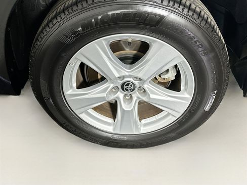 Used 2025 Toyota Highlander LE image 11