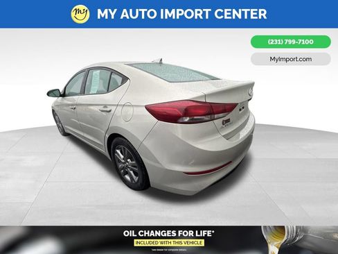 Used 2017 Hyundai Elantra Value Edition w/ Cargo Package FWD image 4