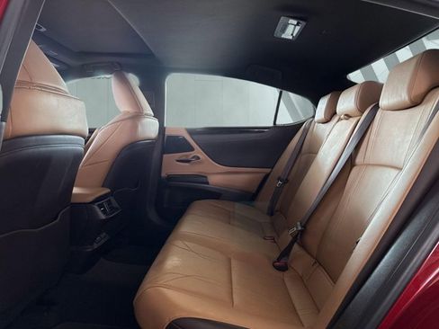 Used 2019 Lexus ES 300h w/ Accessory Package 2 FWD image 11